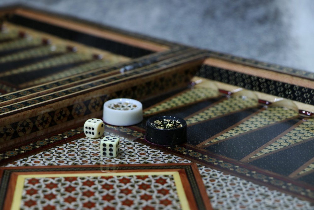 Un antico backgammon antico scoperto in Oman e risalente a 4000 anni fa
